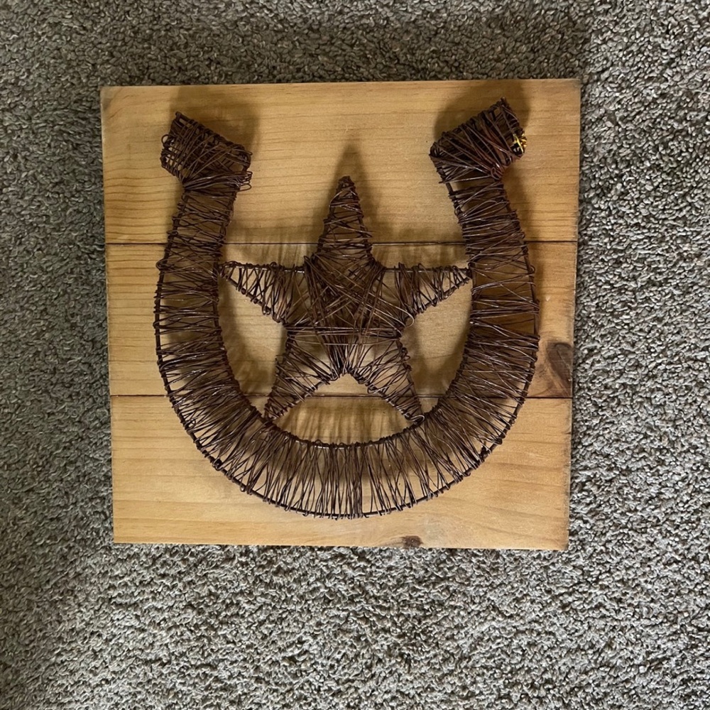 Horseshoe wall decor